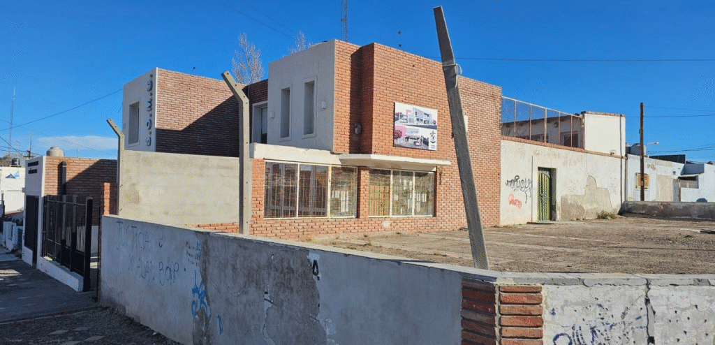 Marineros disidentes acusan ocho años de promesas incumplidas en el SOMU y prometen obras en la sede